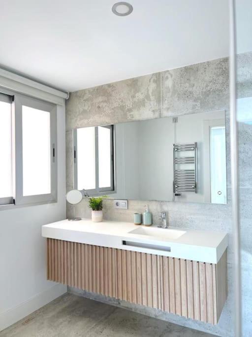 Moderno Y Completo Apartamento Frente Al Mar Malaga Bagian luar foto