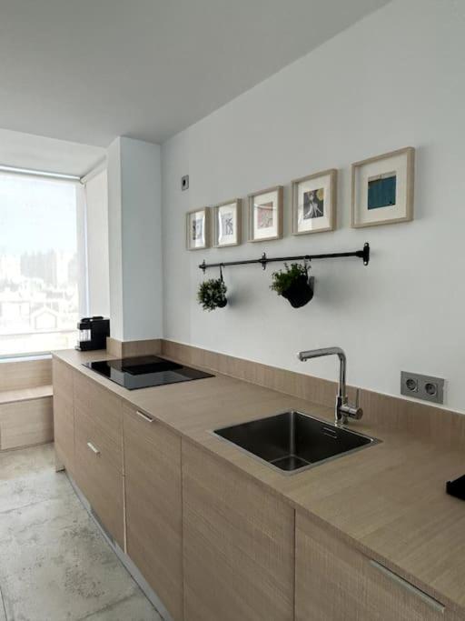 Moderno Y Completo Apartamento Frente Al Mar Malaga Bagian luar foto