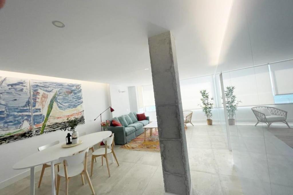 Moderno Y Completo Apartamento Frente Al Mar Malaga Bagian luar foto