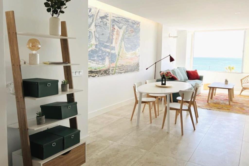 Moderno Y Completo Apartamento Frente Al Mar Malaga Bagian luar foto